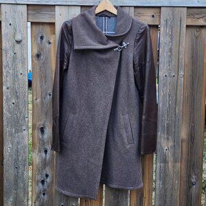 BEAUTIFUL Danier Leather Moto Style Wrap Toggle Coat Women's Size Small BROWN